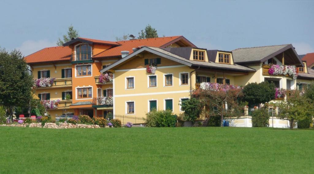 Ferienhotel Herzog نيوماركت ام والورسه المظهر الخارجي الصورة