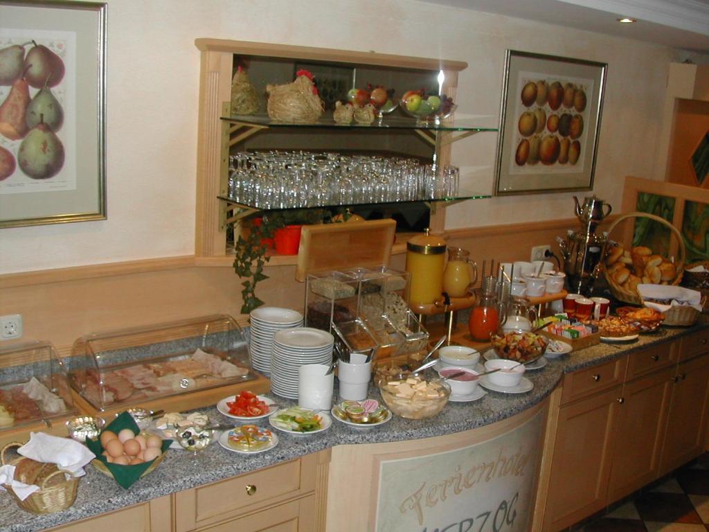 Ferienhotel Herzog نيوماركت ام والورسه المظهر الخارجي الصورة
